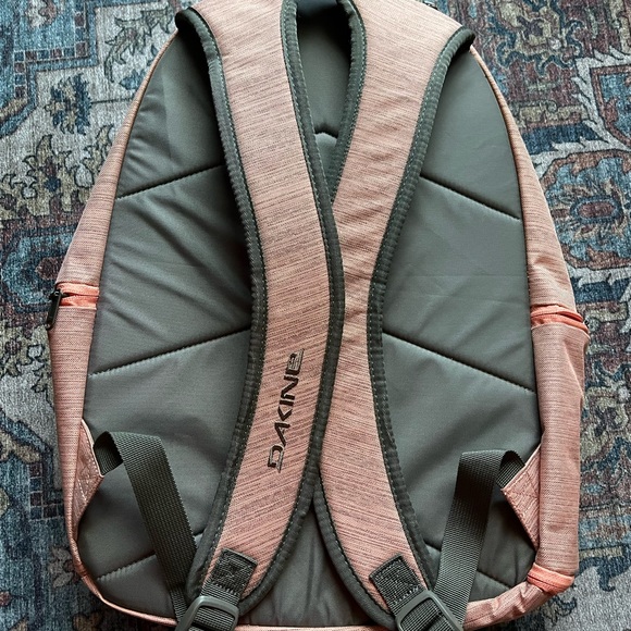 BNWT DAKINE backpack - Picture 2 of 4